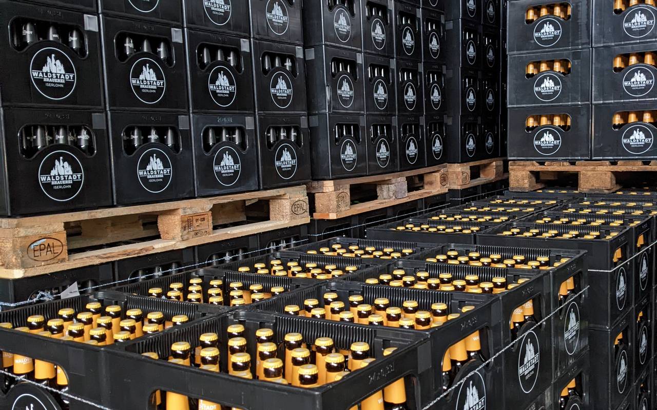 Bierflaschen Waldstadtbrauerei Kisten