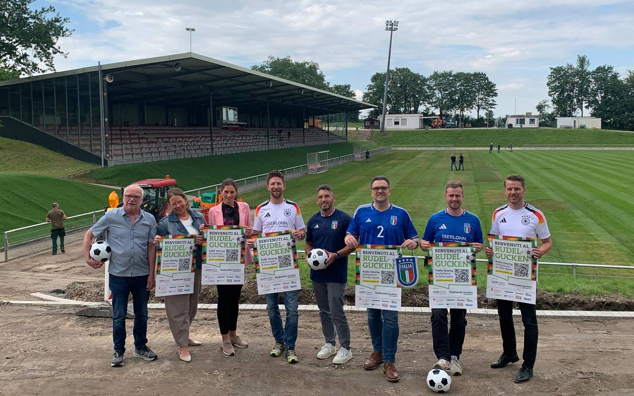 Bereit für die italienische Fußball-Nationalmannschaft: Das Iserlohner Hemberg Stadion mit neuem Rasen.