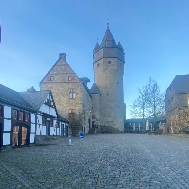 Innenhof Burg Altena