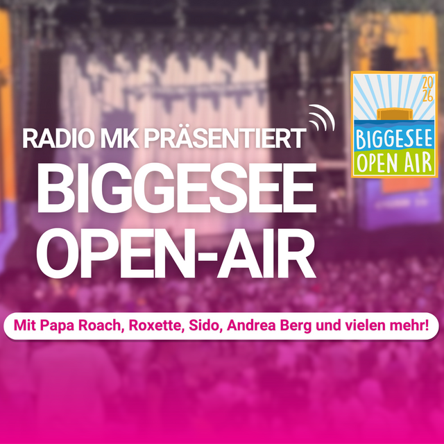 Eine Bühne mit Publikum, darauf ein magentafarbener Verlauf und der Text: Radio MK präsentiert das Biggesee Openair - Mit Papa Roach, Roxette, Sido, Andrea Berg und vielen mehr!