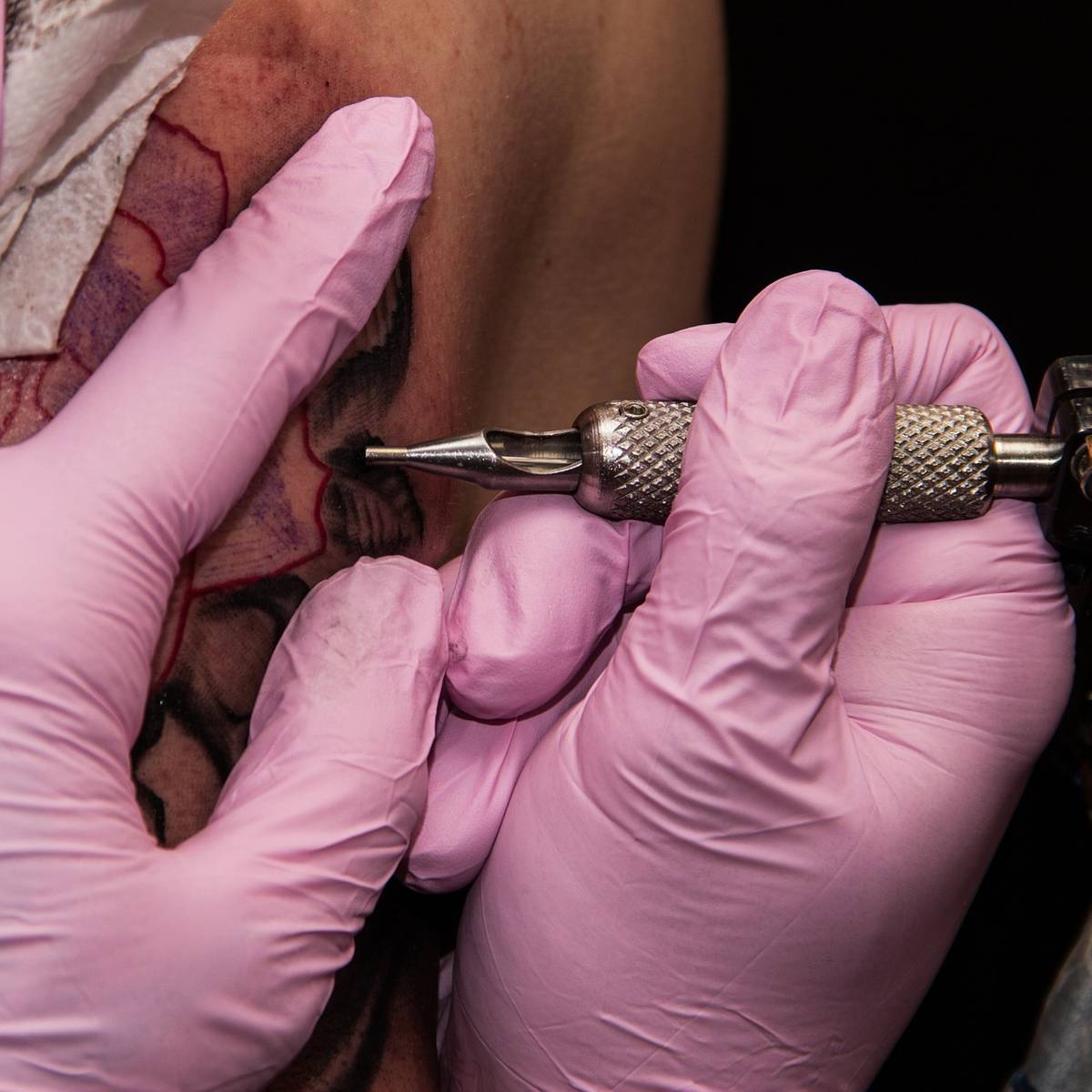 Tattoo Studios Freuen Sich Wieder Offnen Zu Durfen Radio Mk Tattoo Studios Freuen Sich Wieder Offnen Zu Durfen Radio Mk