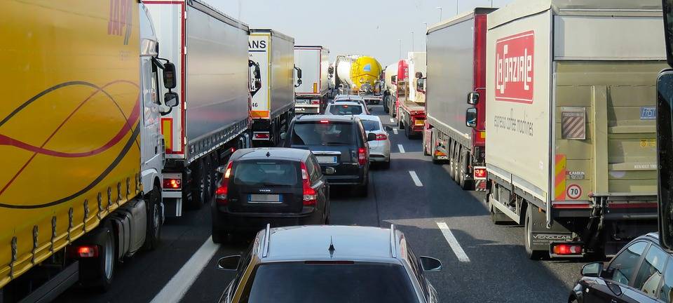 ADAC-Wissenstest: Autofahrer in NRW kennen viele Verkehrsregeln nicht