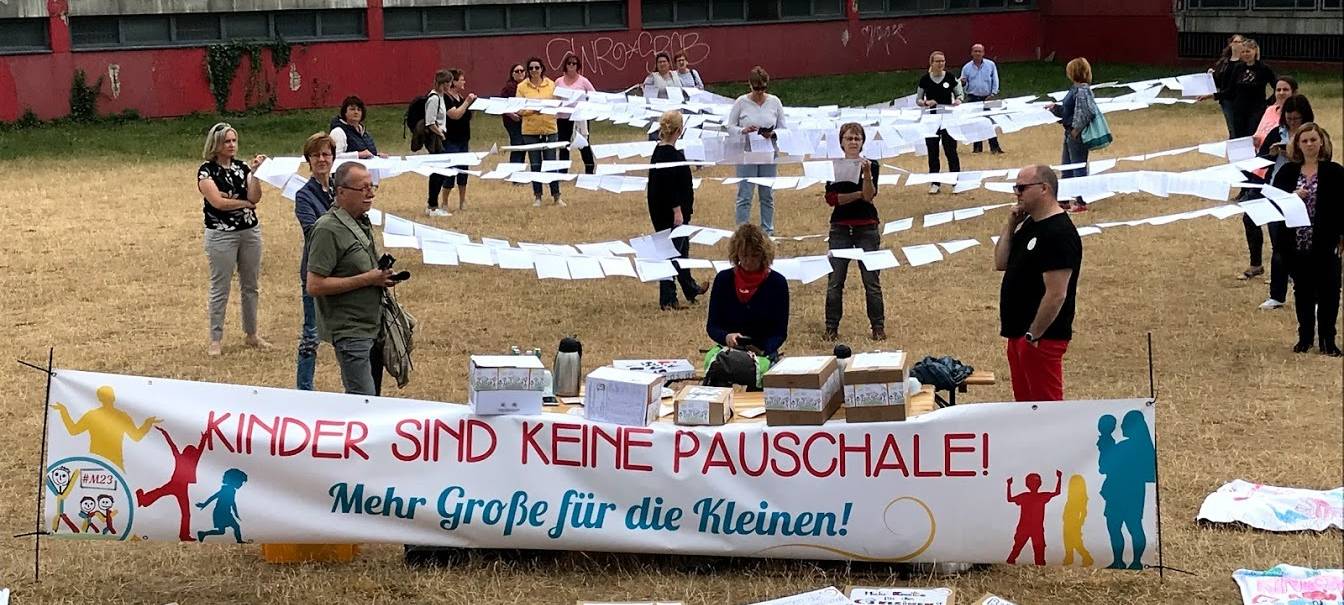 Land gibt mehr Geld für Kitas - Proteste gehen aber weiter