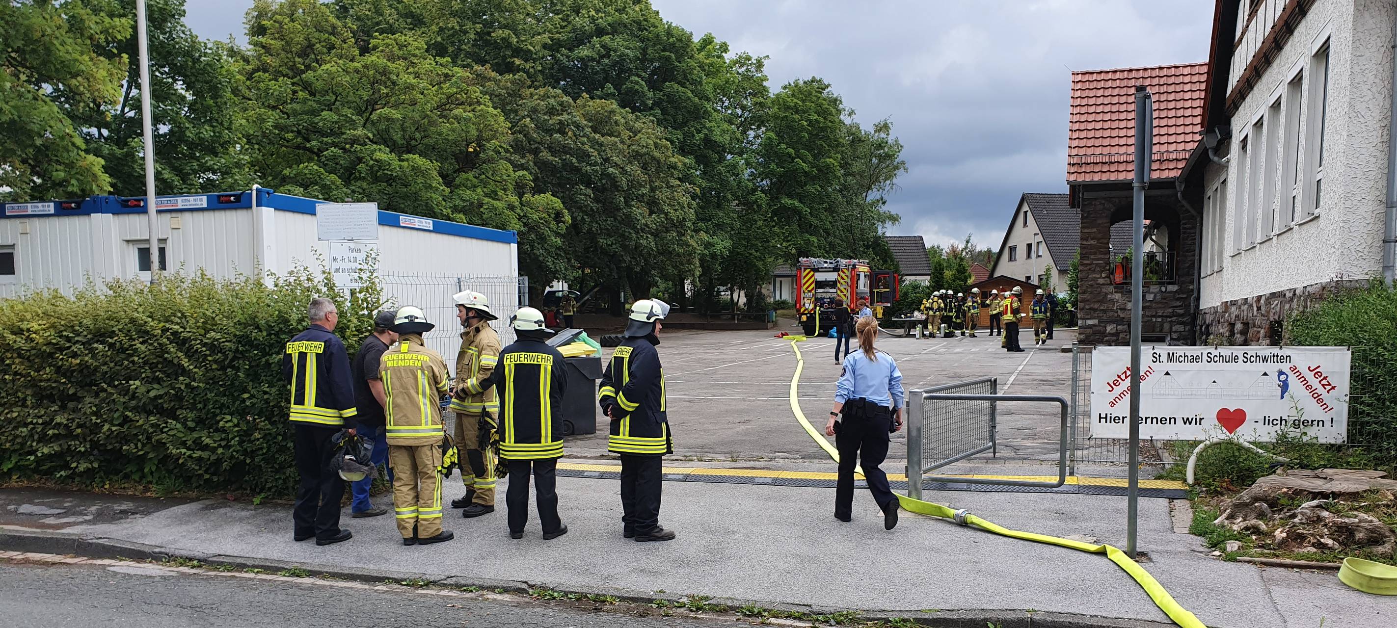 Brand in Mendener Grundschulgebäude sorgt für Großeinsatz