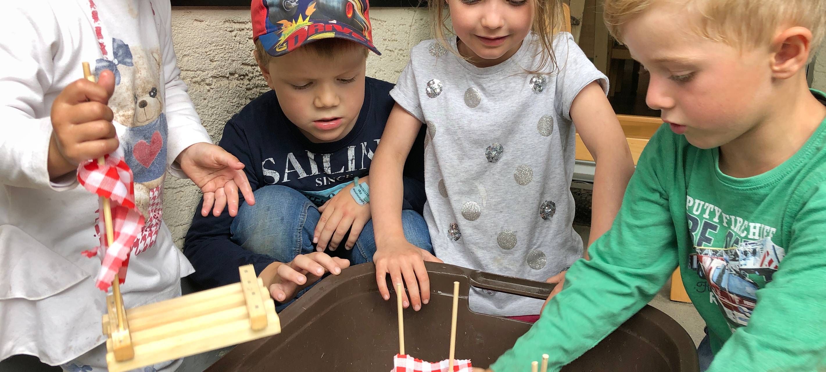 Kleine Heimwerker im Kindergarten