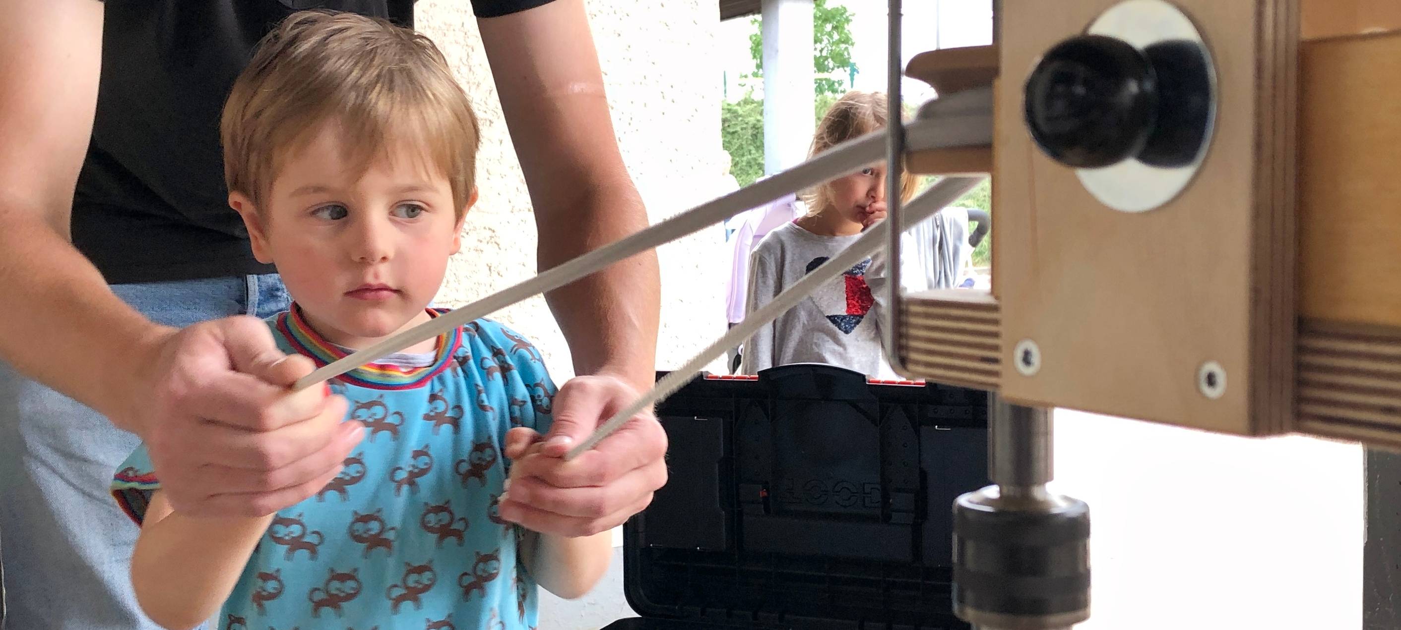 Kleine Heimwerker im Kindergarten