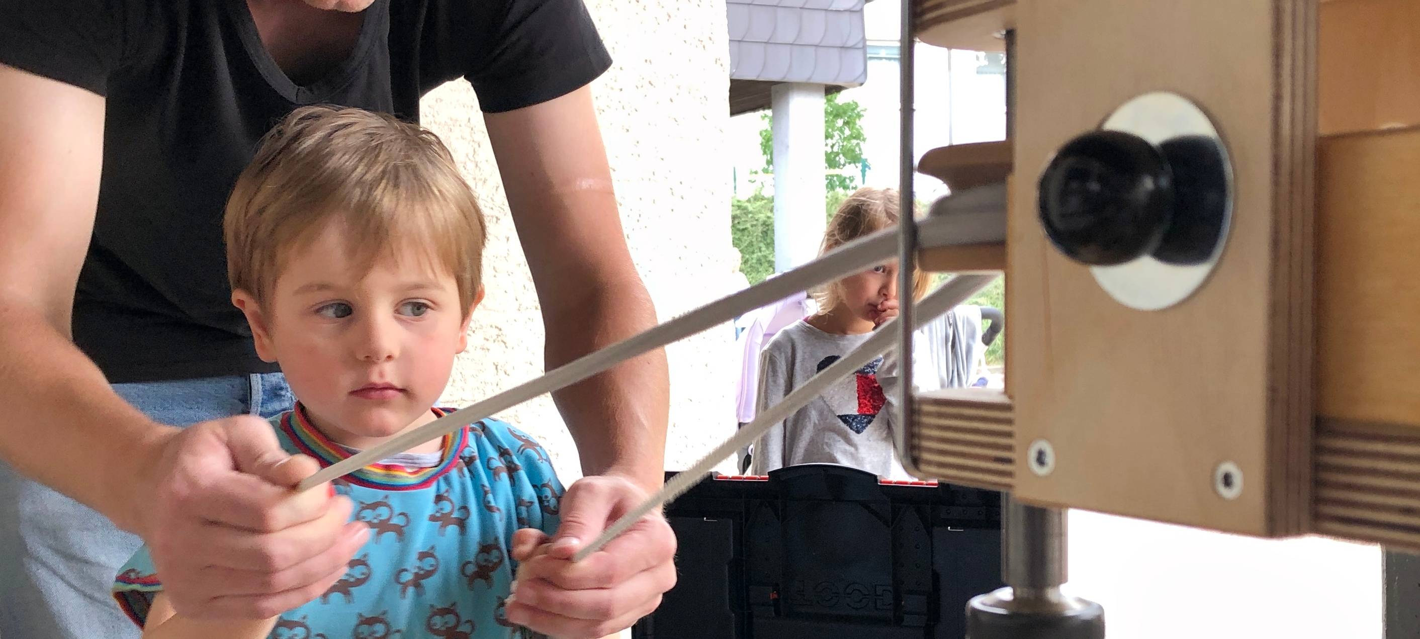 Kleine Heimwerker im Kindergarten