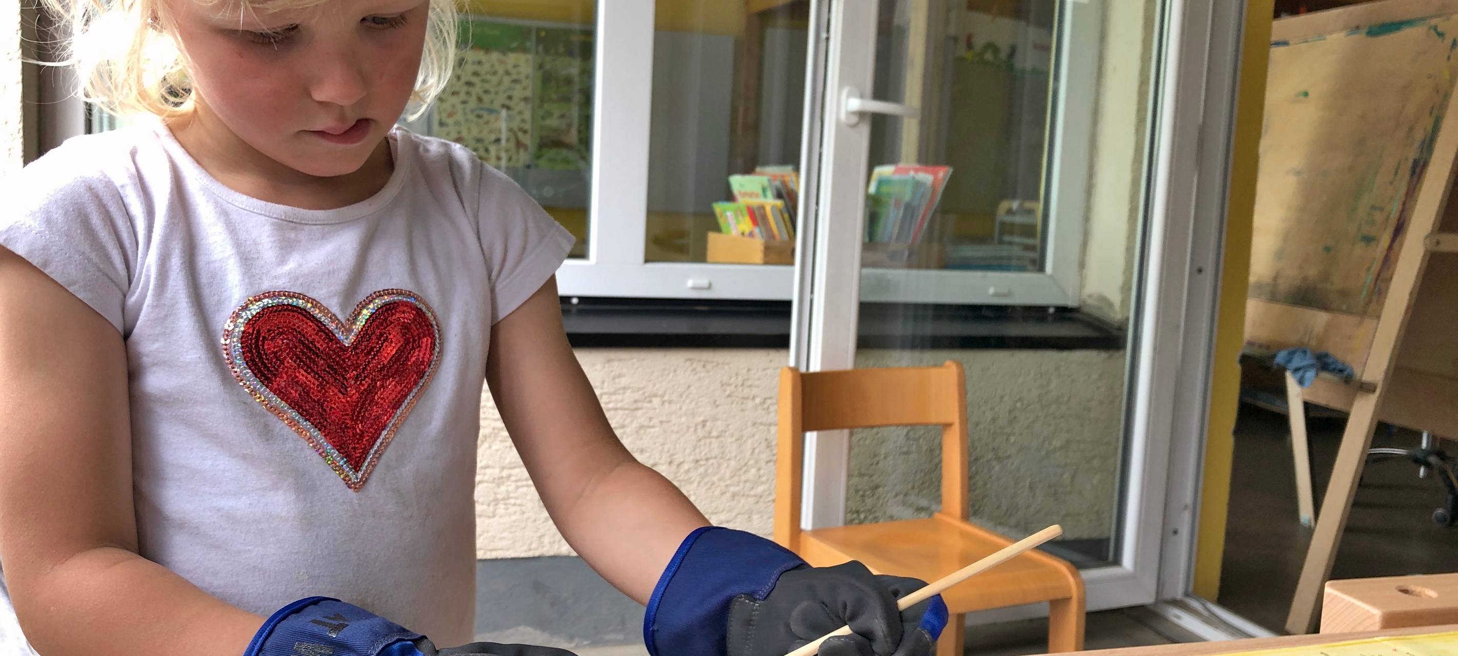 Kleine Heimwerker im Kindergarten