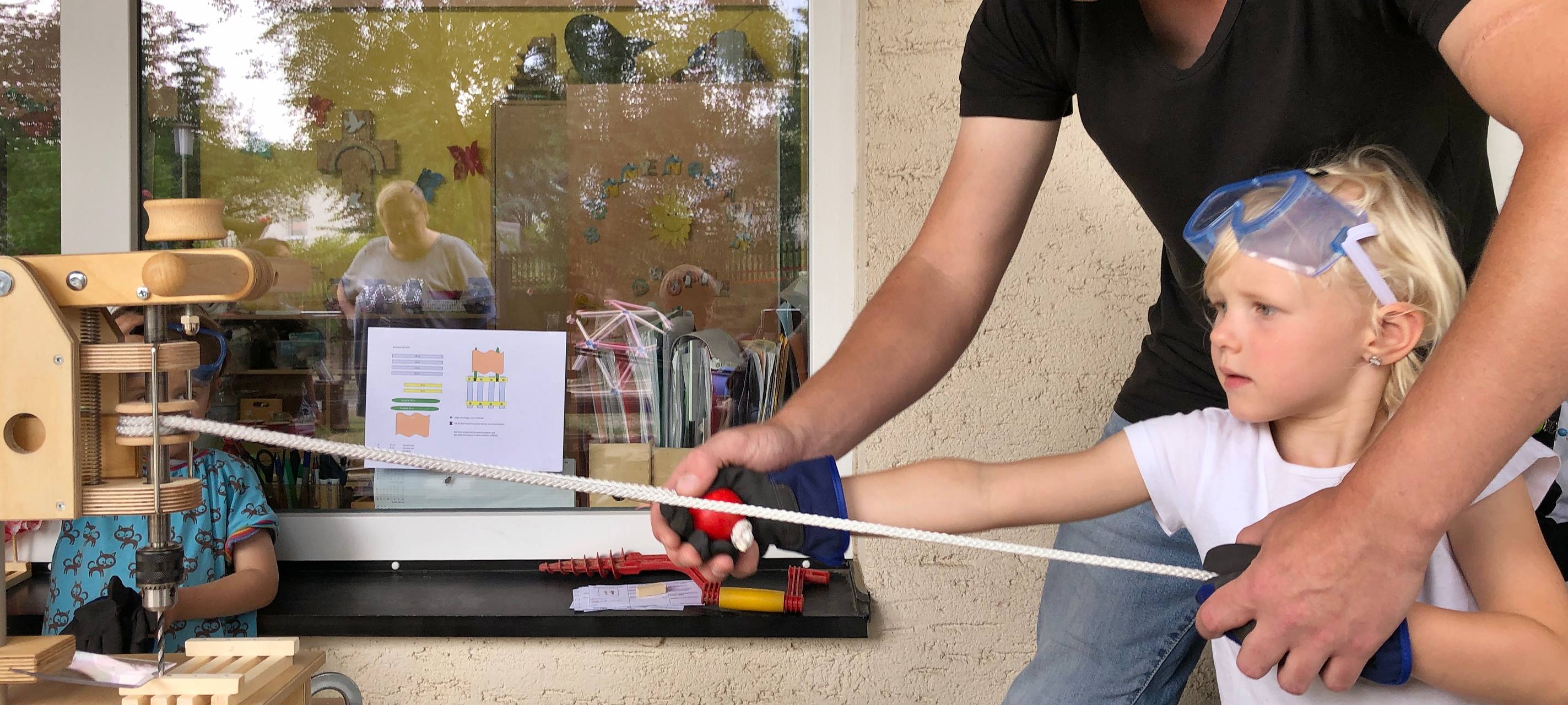 Kleine Heimwerker im Kindergarten