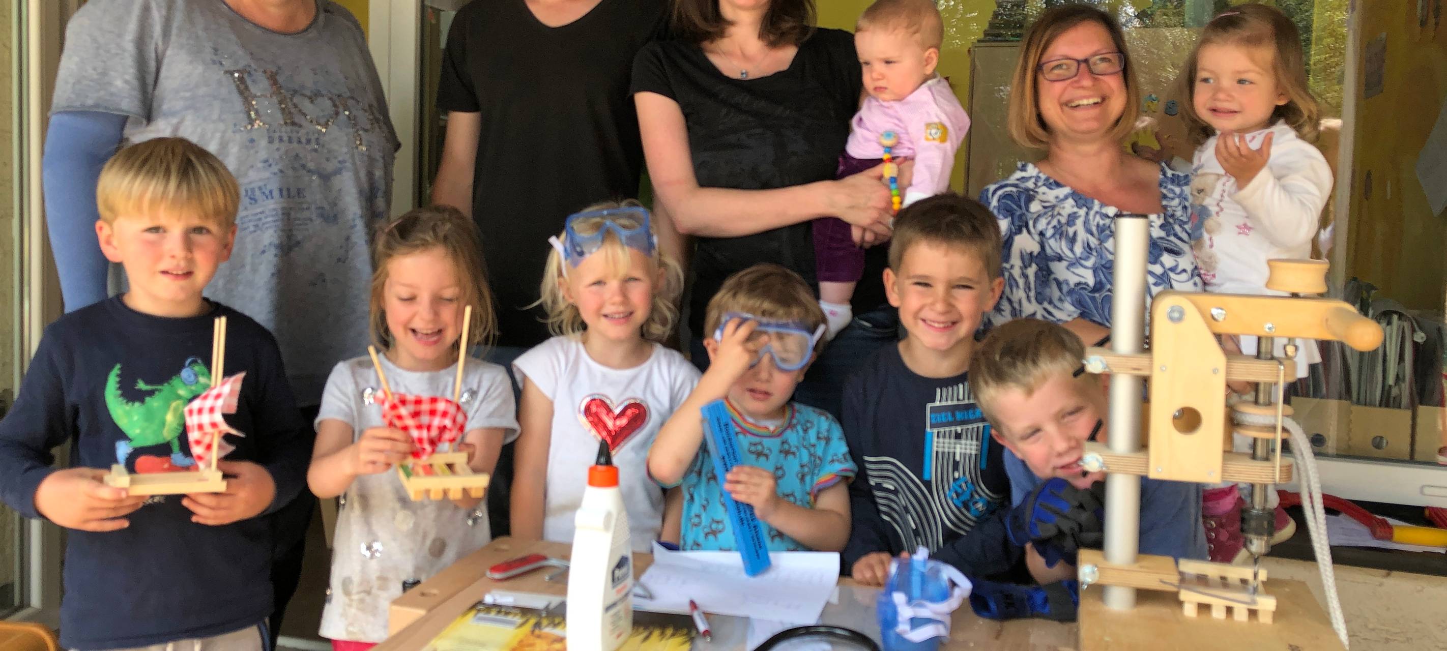 Kleine Heimwerker im Kindergarten