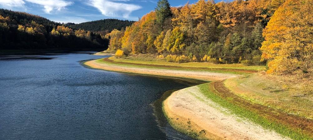 Oestertalsperre läuft über