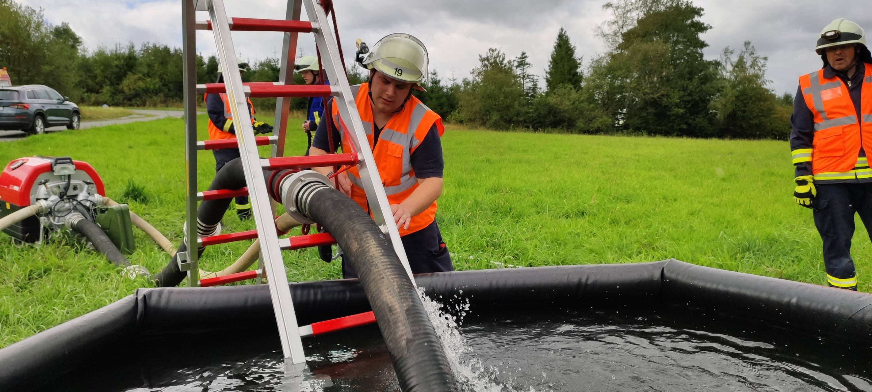 Feuerwehren üben Großbrand in Neuenrade