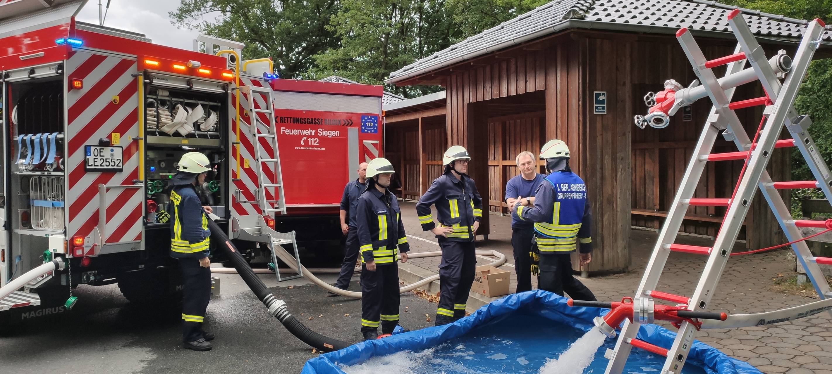 Feuerwehren üben Großbrand in Neuenrade