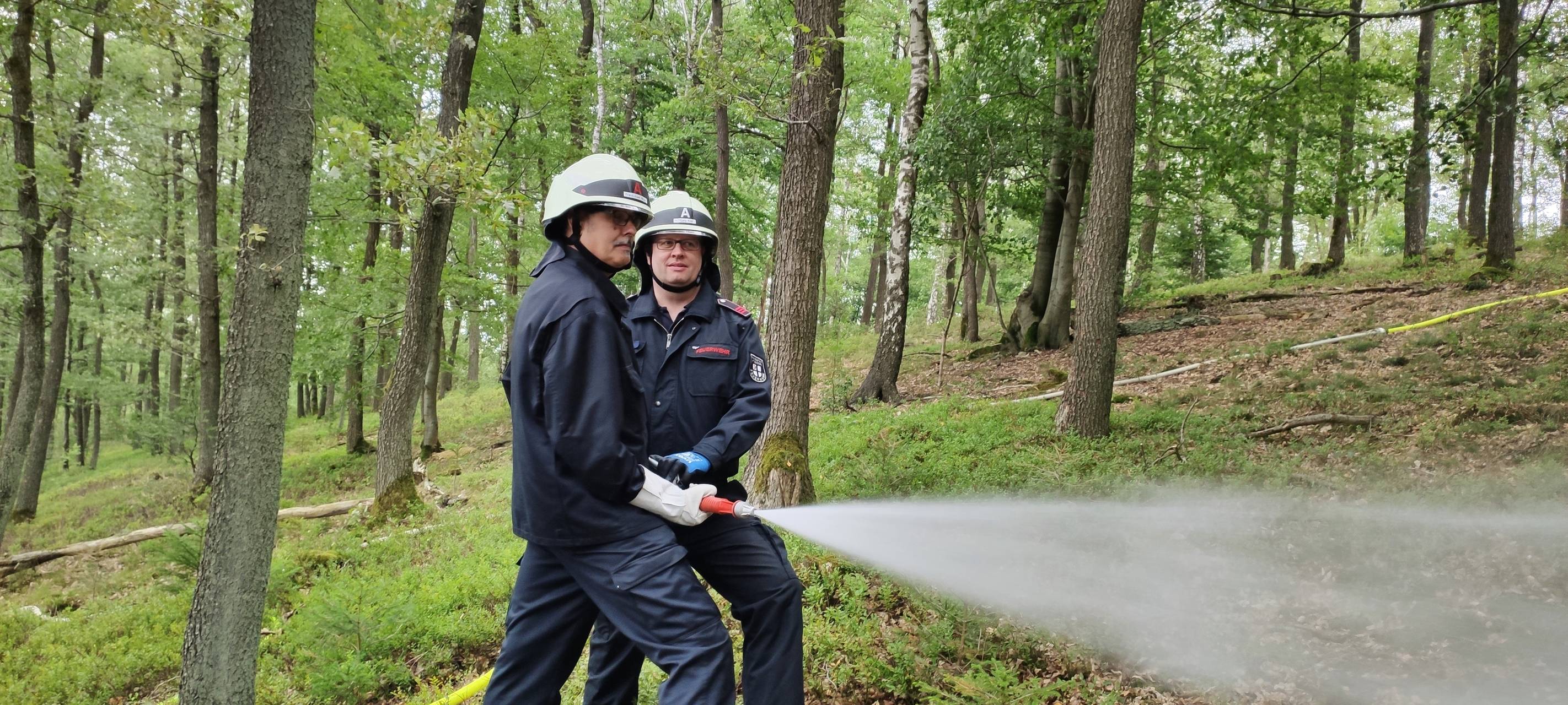 Feuerwehren üben Großbrand in Neuenrade