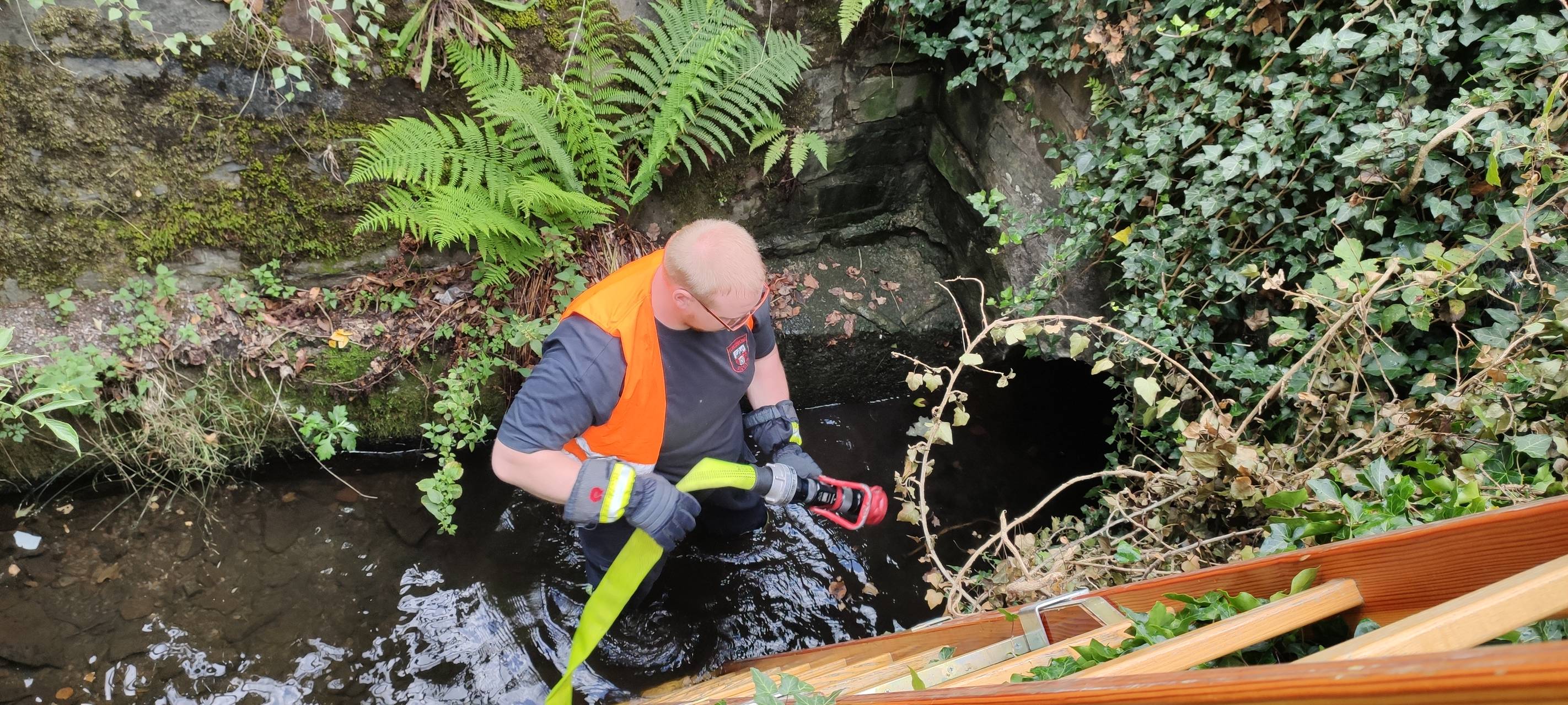 Feuerwehren üben Großbrand in Neuenrade