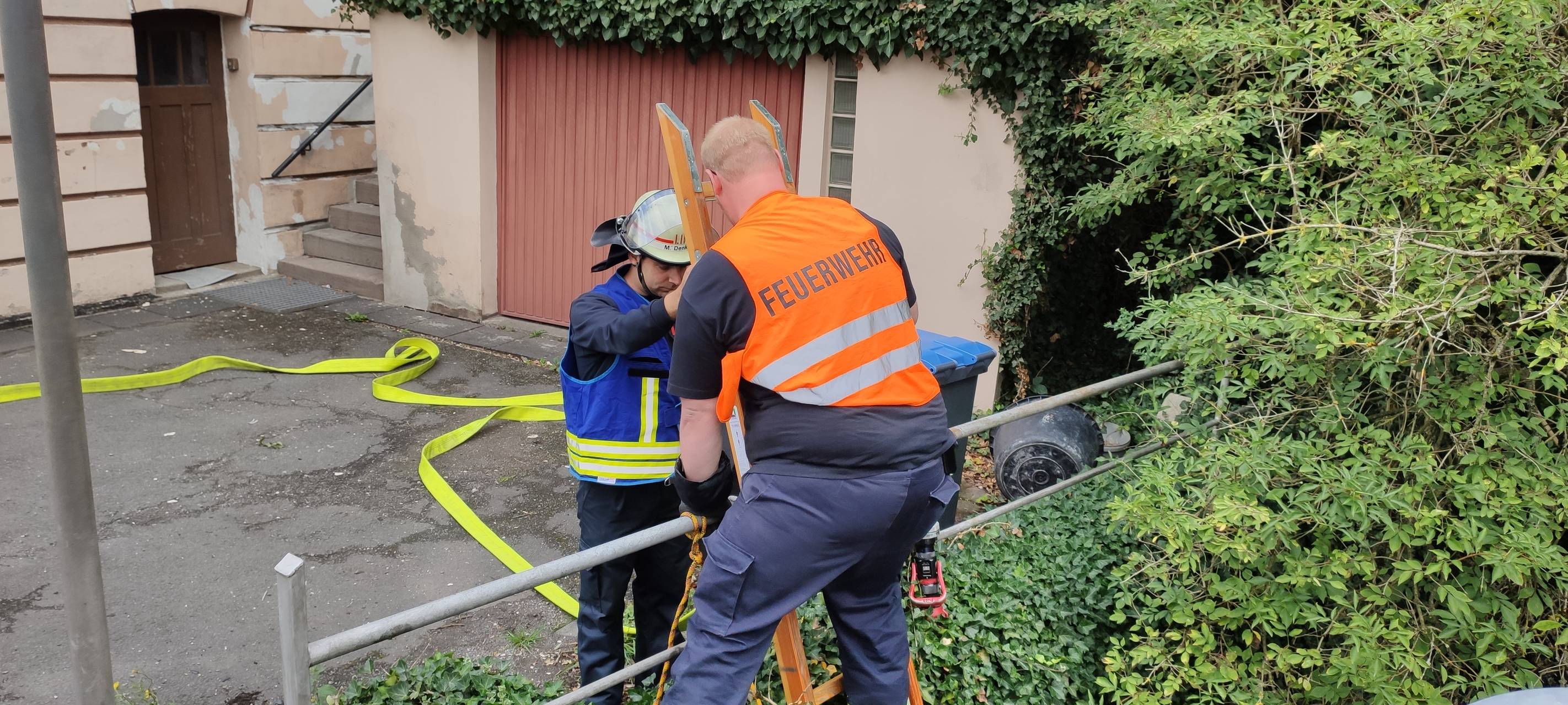 Feuerwehren üben Großbrand in Neuenrade