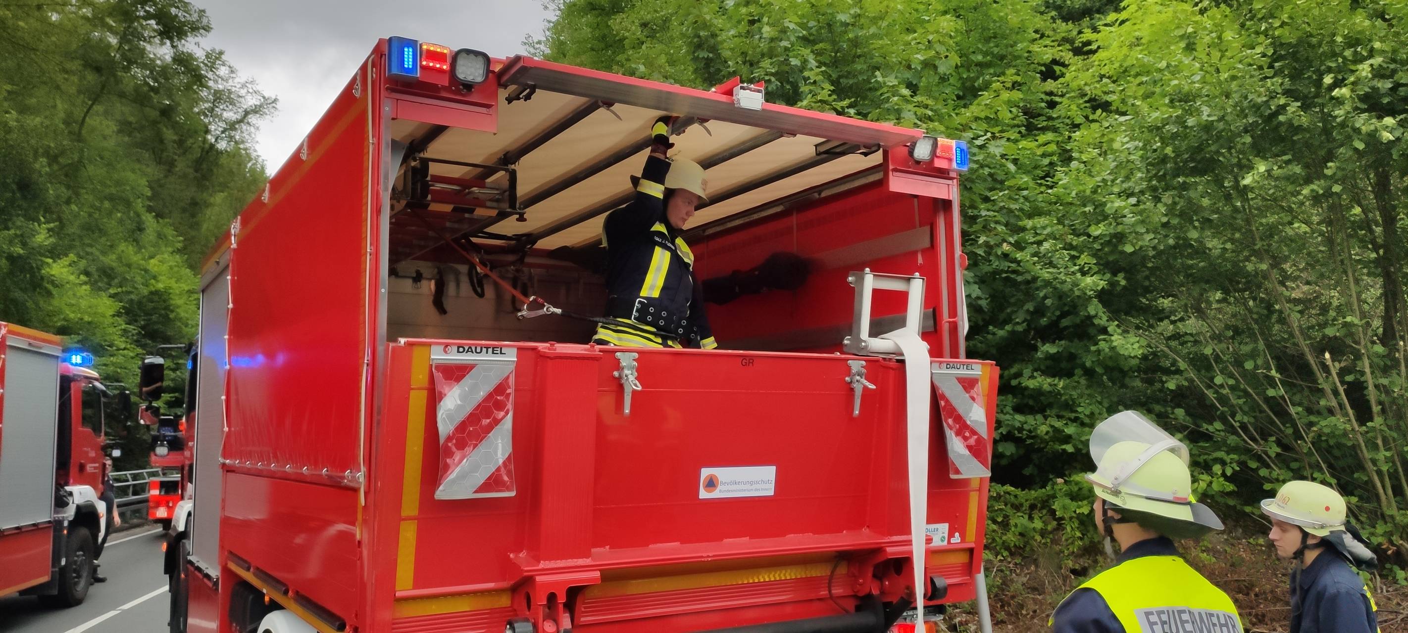 Feuerwehren üben Großbrand in Neuenrade