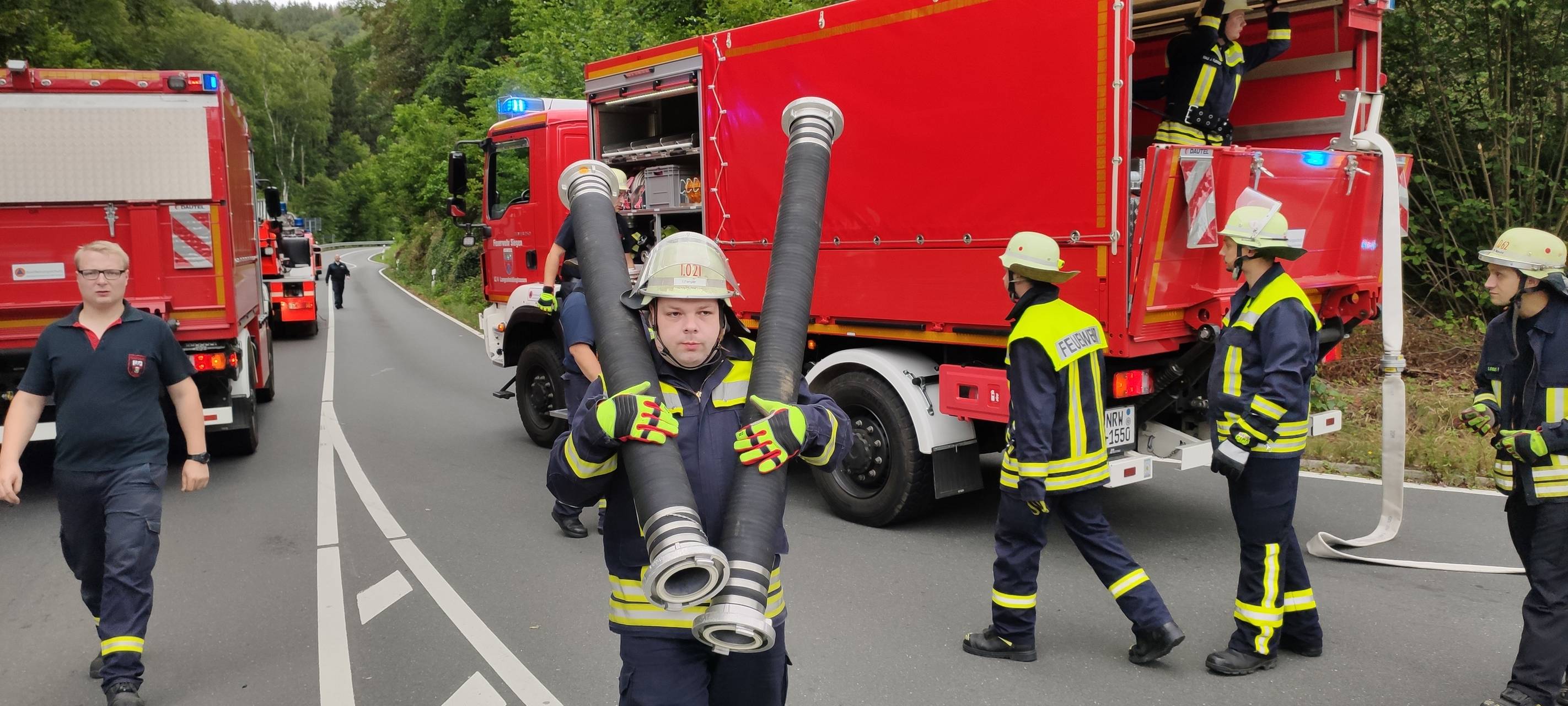 Feuerwehren üben Großbrand in Neuenrade