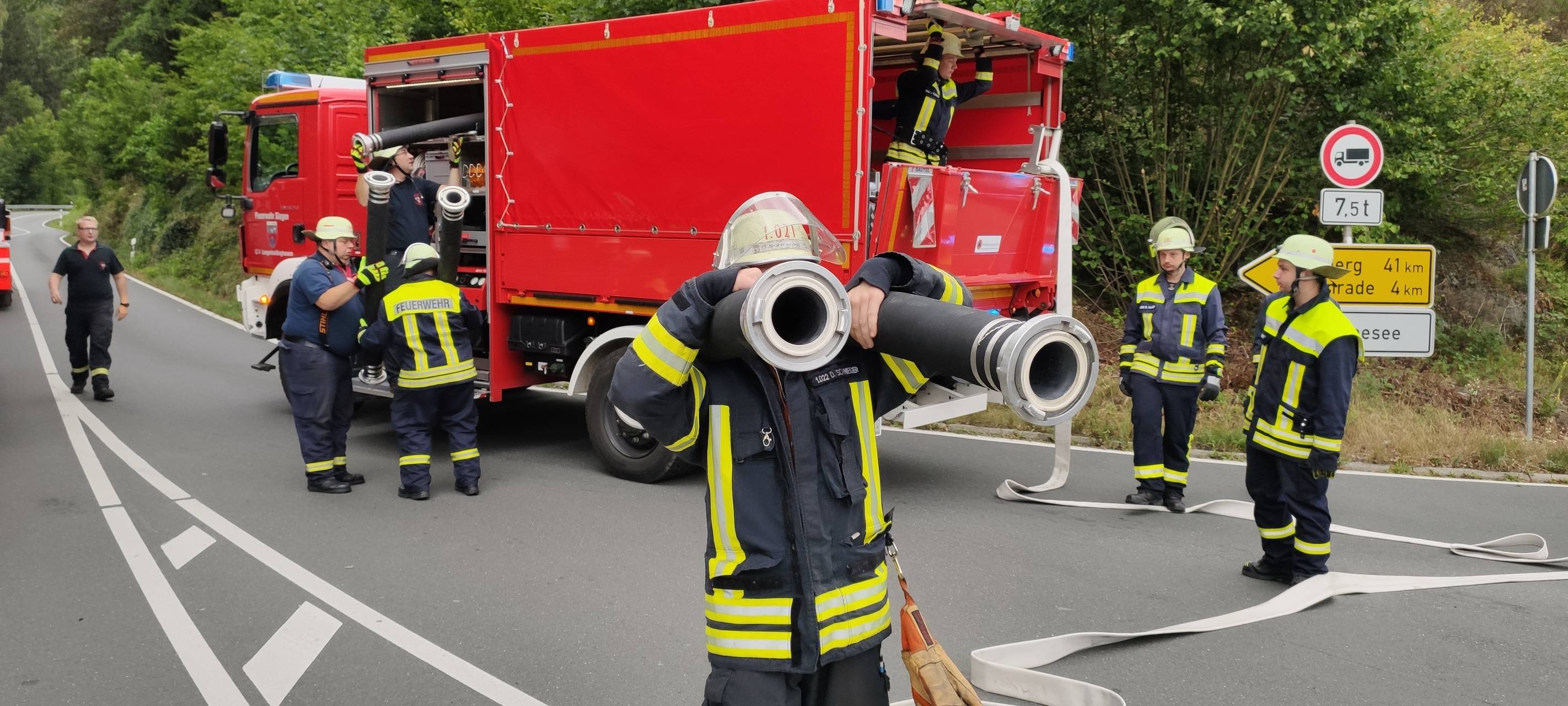 Feuerwehren üben Großbrand in Neuenrade