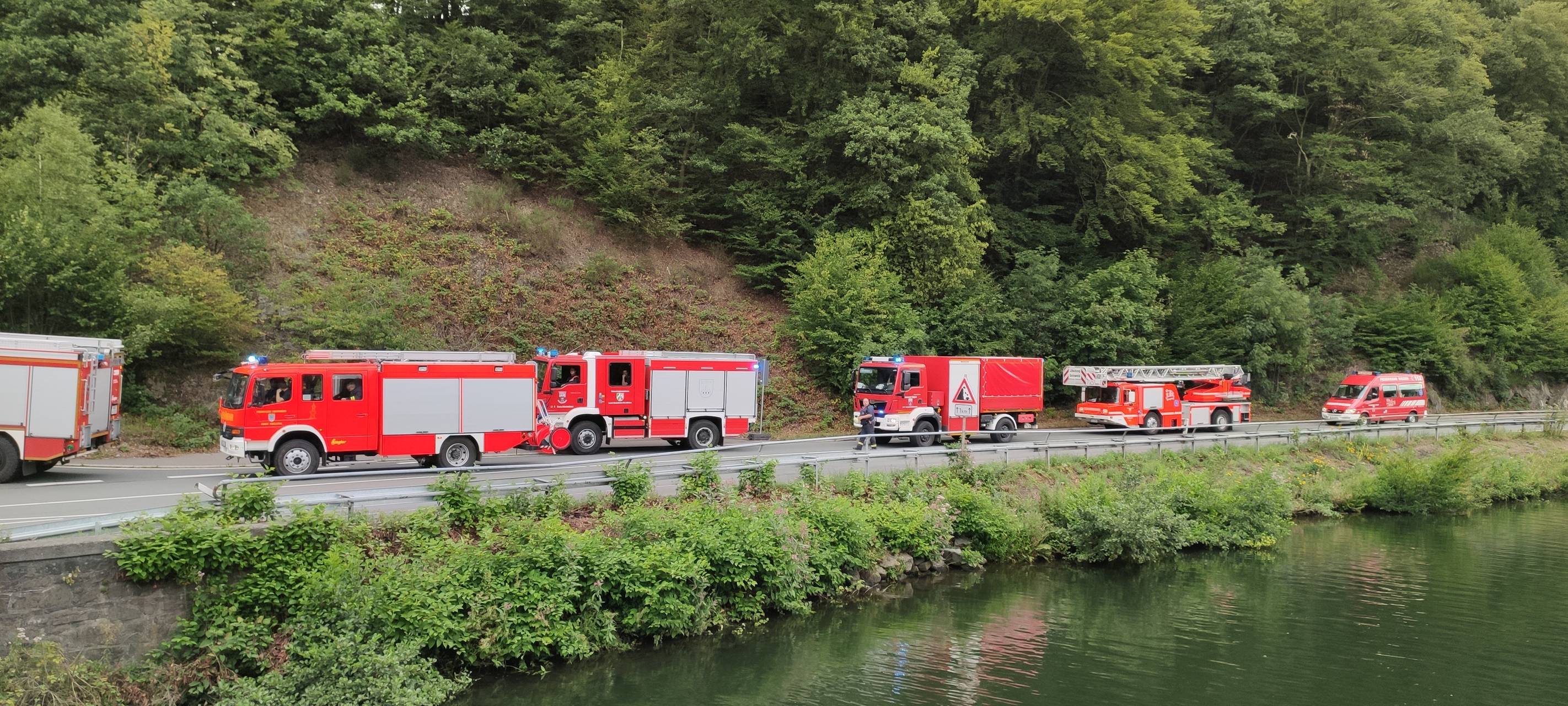Feuerwehren üben Großbrand in Neuenrade