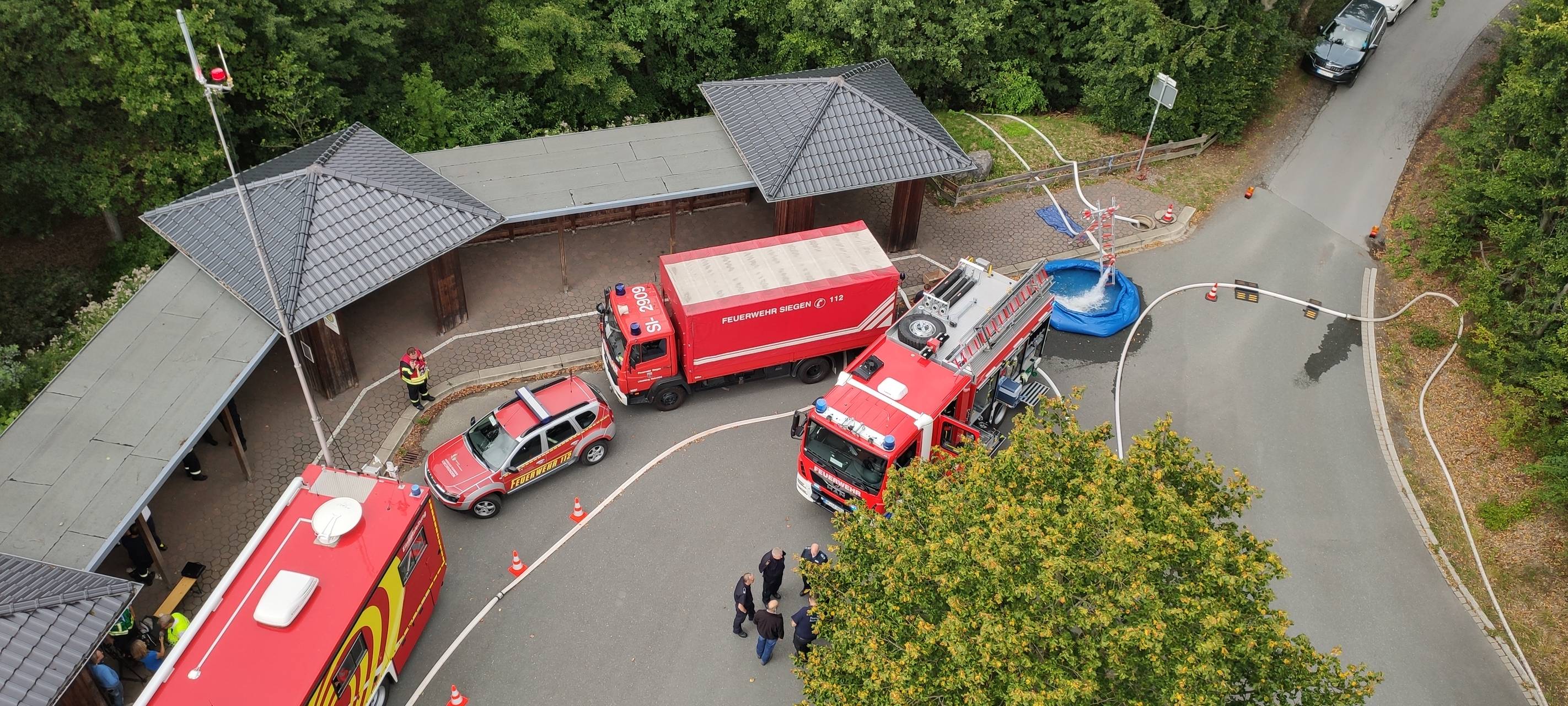 Feuerwehren üben Großbrand in Neuenrade