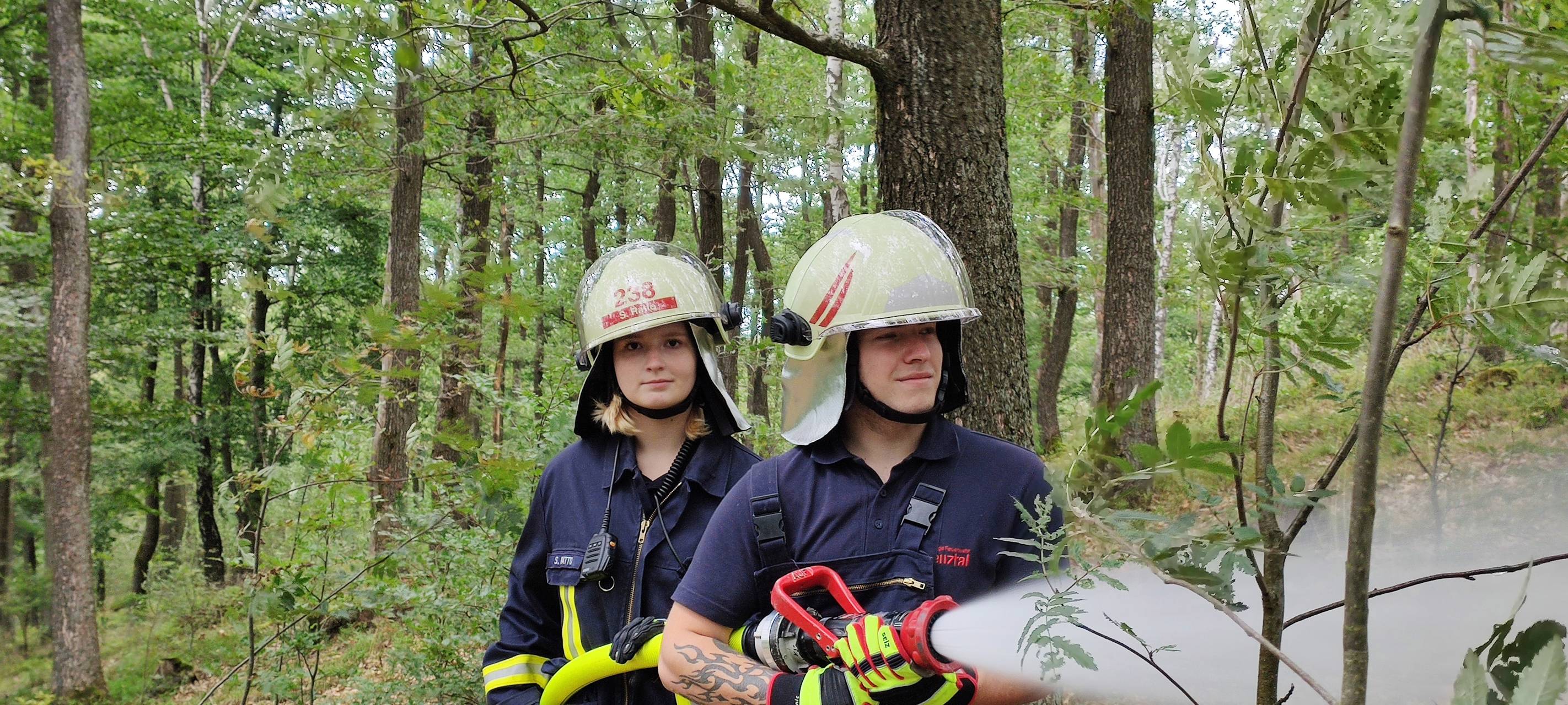 Feuerwehren üben Großbrand in Neuenrade