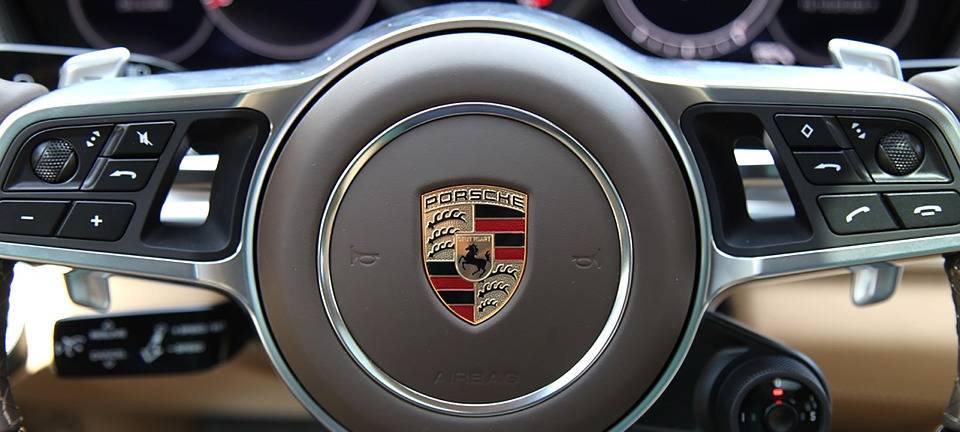 Mit Porsche zu laut im Wohngebiet...