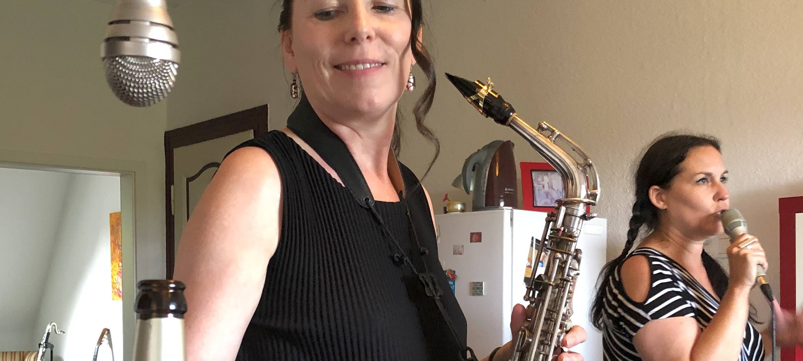 Sauerland-Swing mit Bierflasche und Gartenzwerg