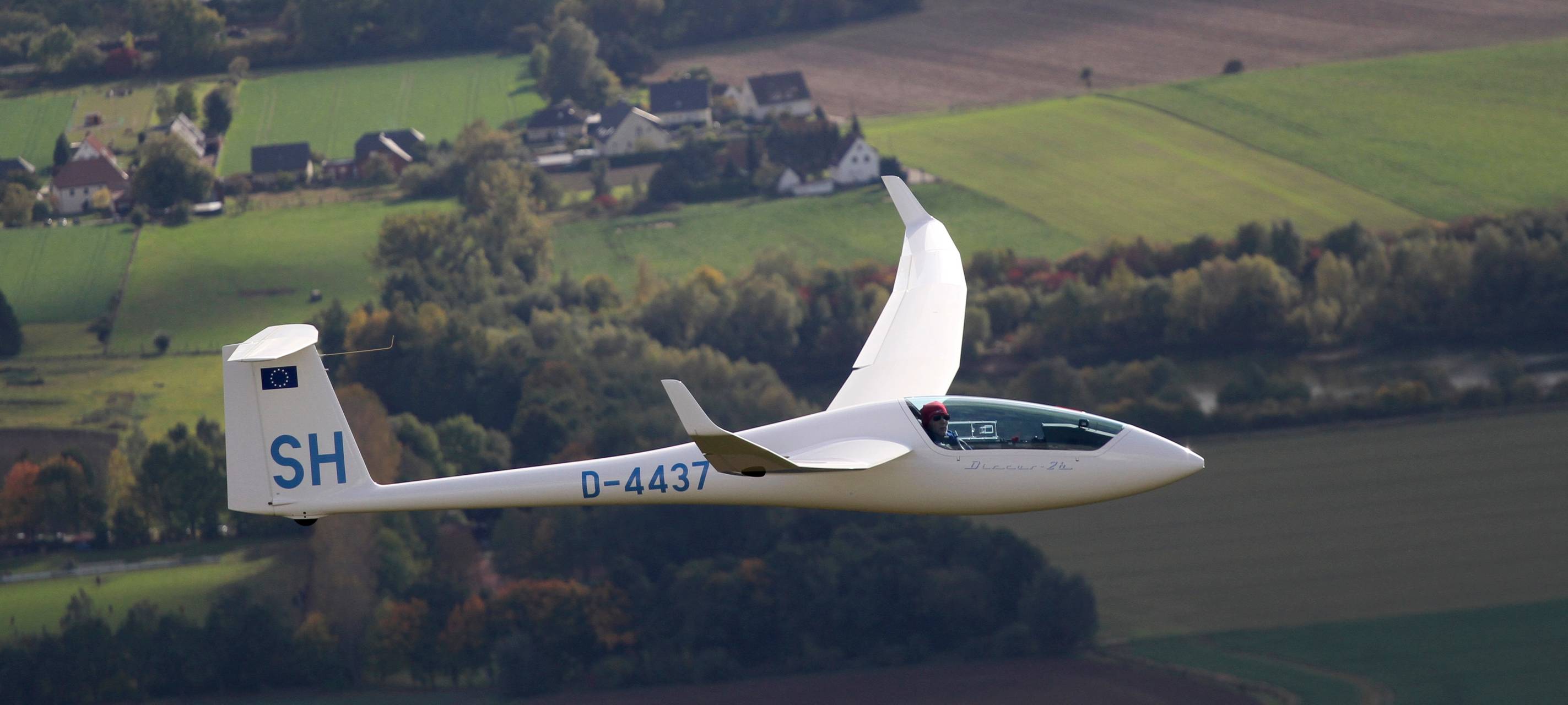 Pfingstfliegen auf dem Flugplatz in Iserlohn-Sümmern