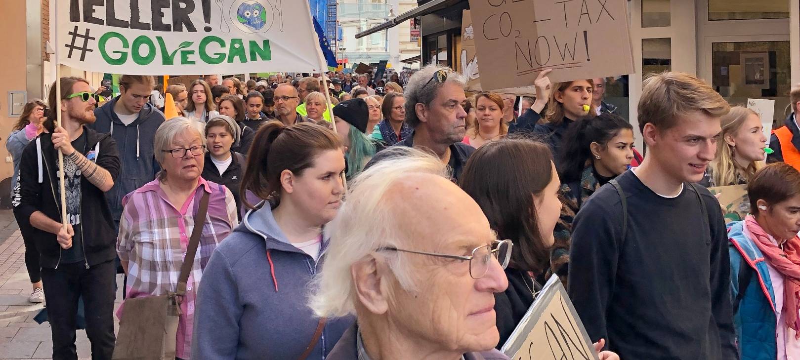 Nicht nur Schüler bei Klima-Protesten