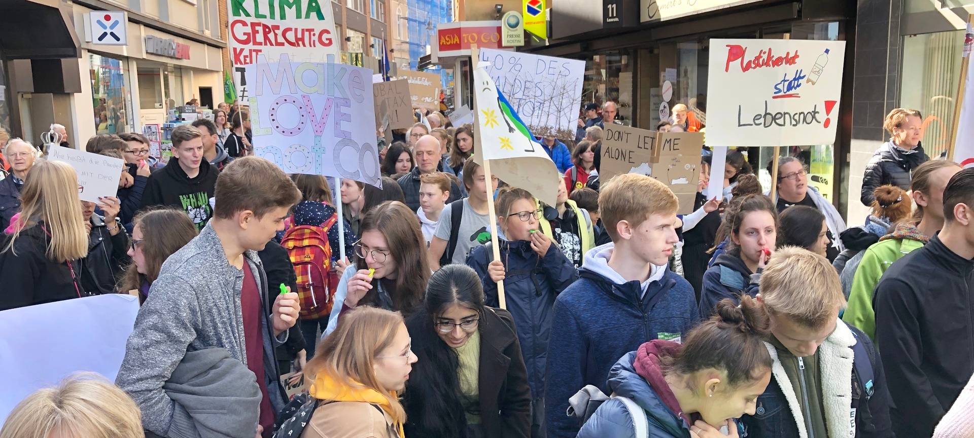 Tausende Menschen im MK demonstrieren fürs Klima