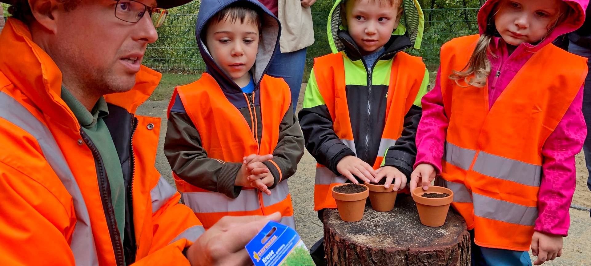 Kleine Landschaftsgärtner in Aktion