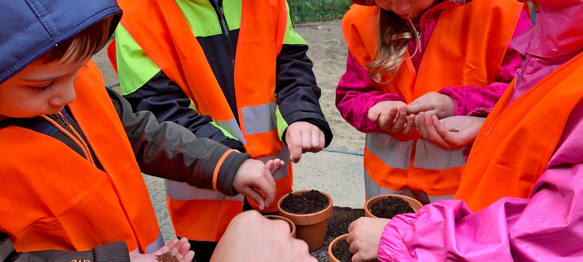 Kleine Landschaftsgärtner in Aktion