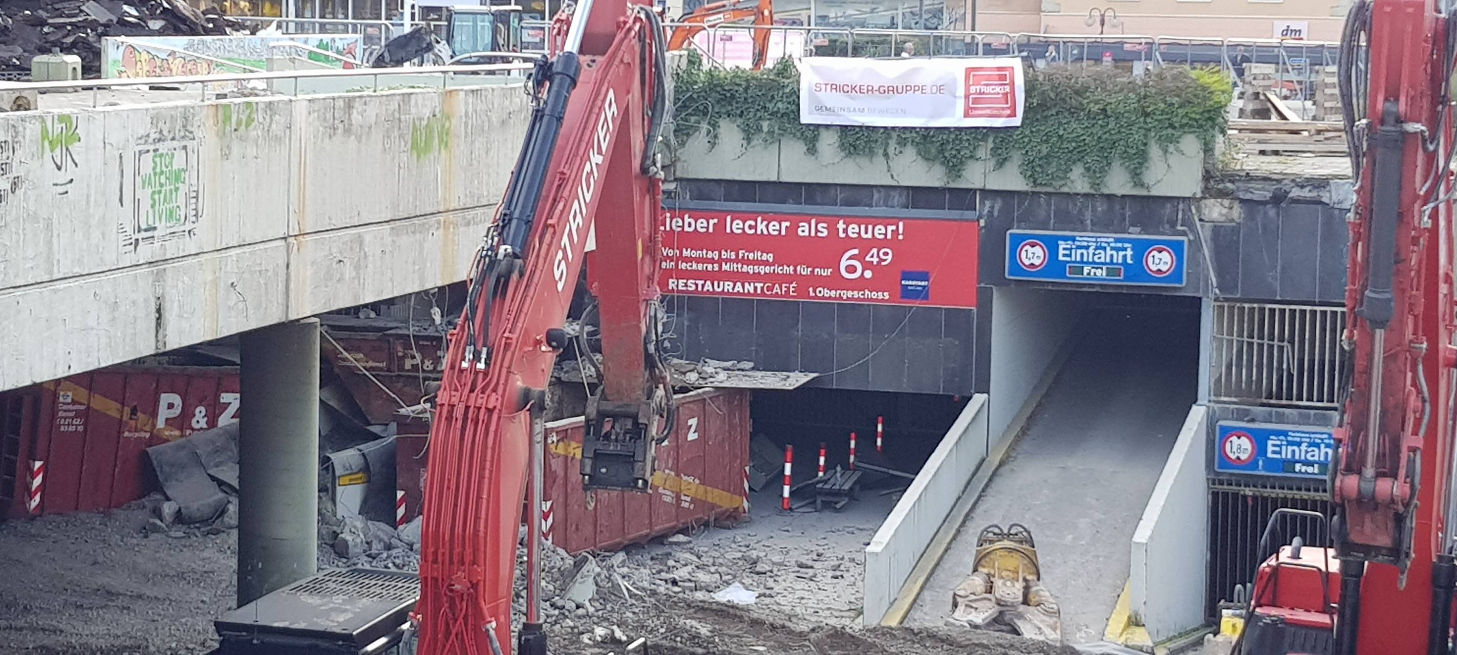 Schillerplatz-Brücke fällt Stück für Stück
