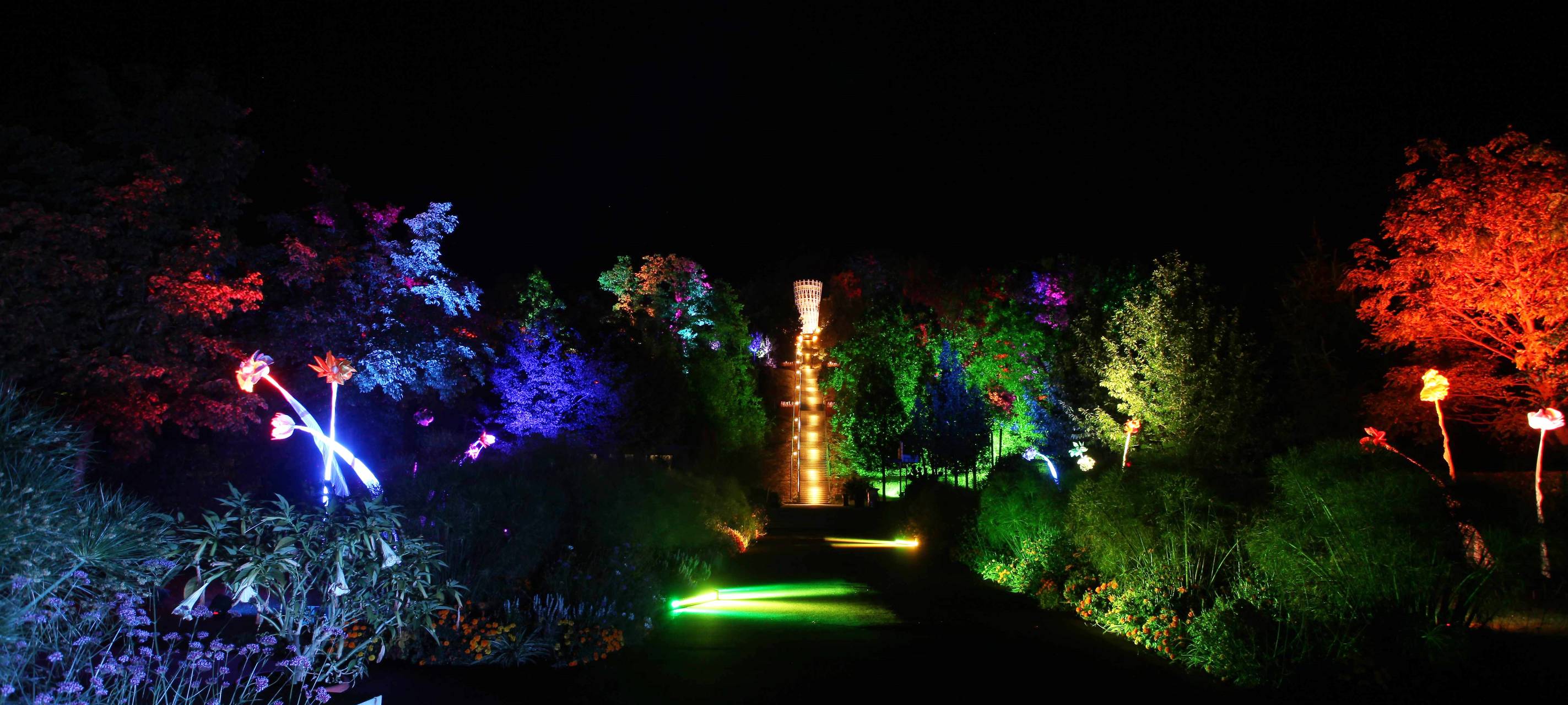 Feuershows eröffnen Lichtgarten im Sauerlandpark Hemer