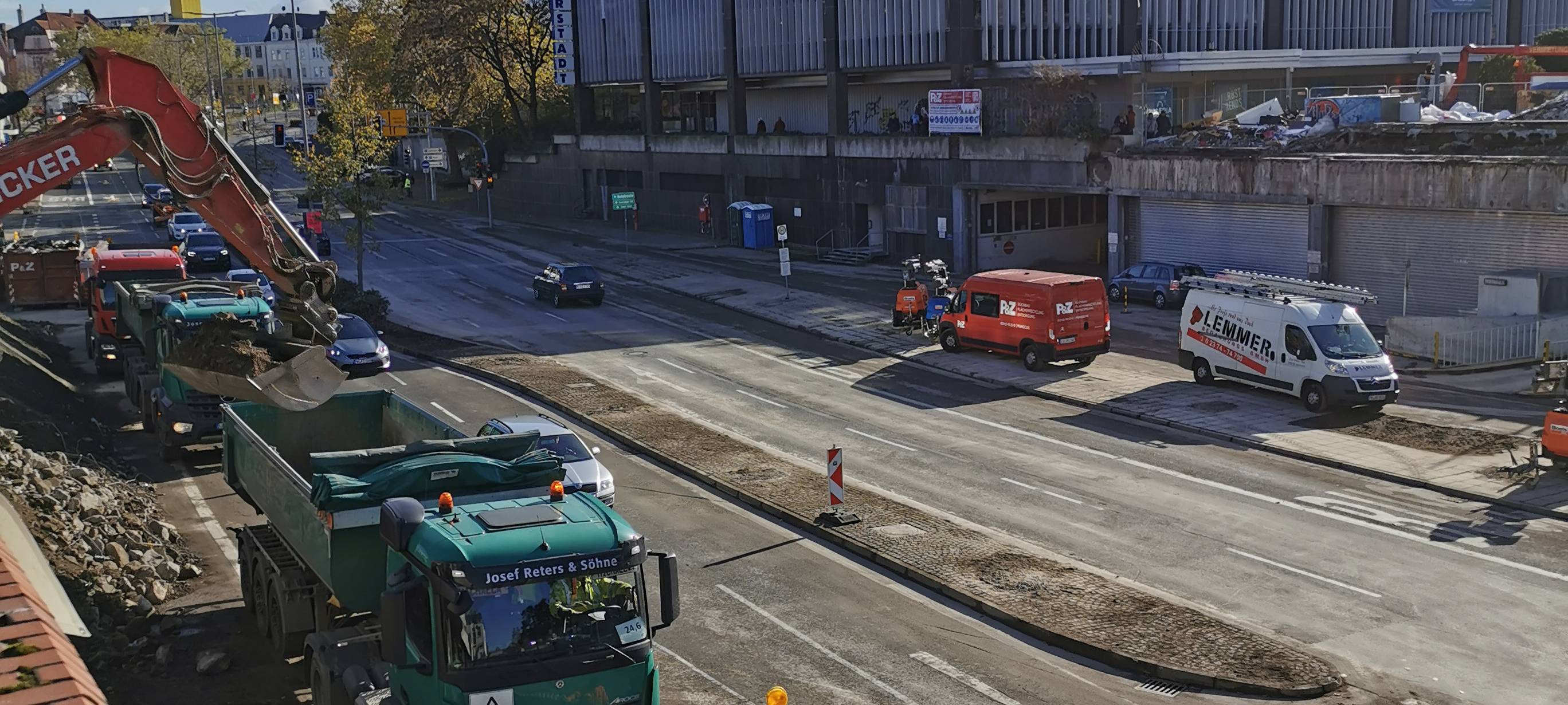 Nach Abriss der Schillerplatzbrücke: Neue Wege besser beschildern!