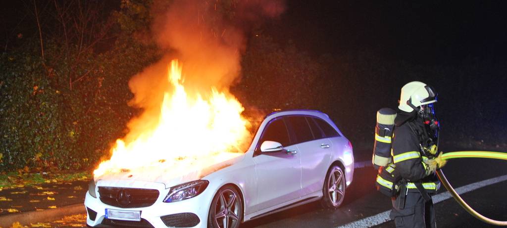 Auto brennt auf A 46