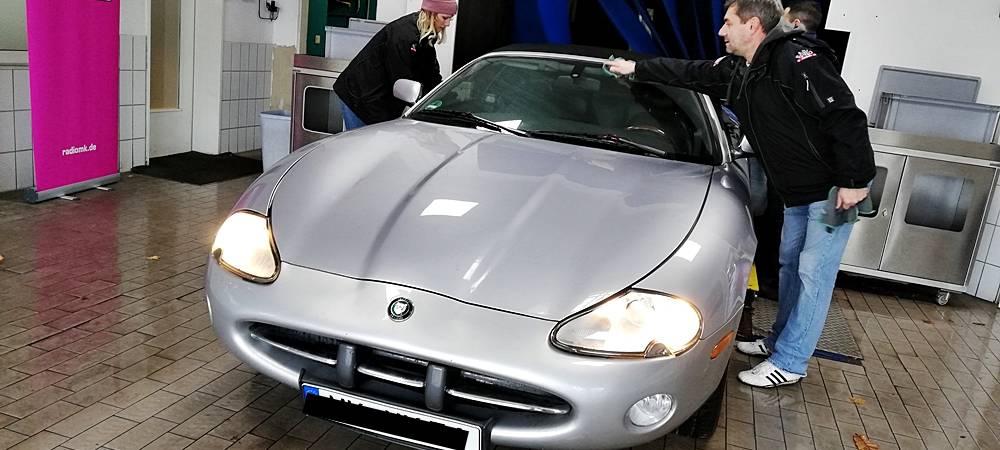 Autos waschen für den guten Zweck - Auch Iserlohn schafft "Glanzleistung"