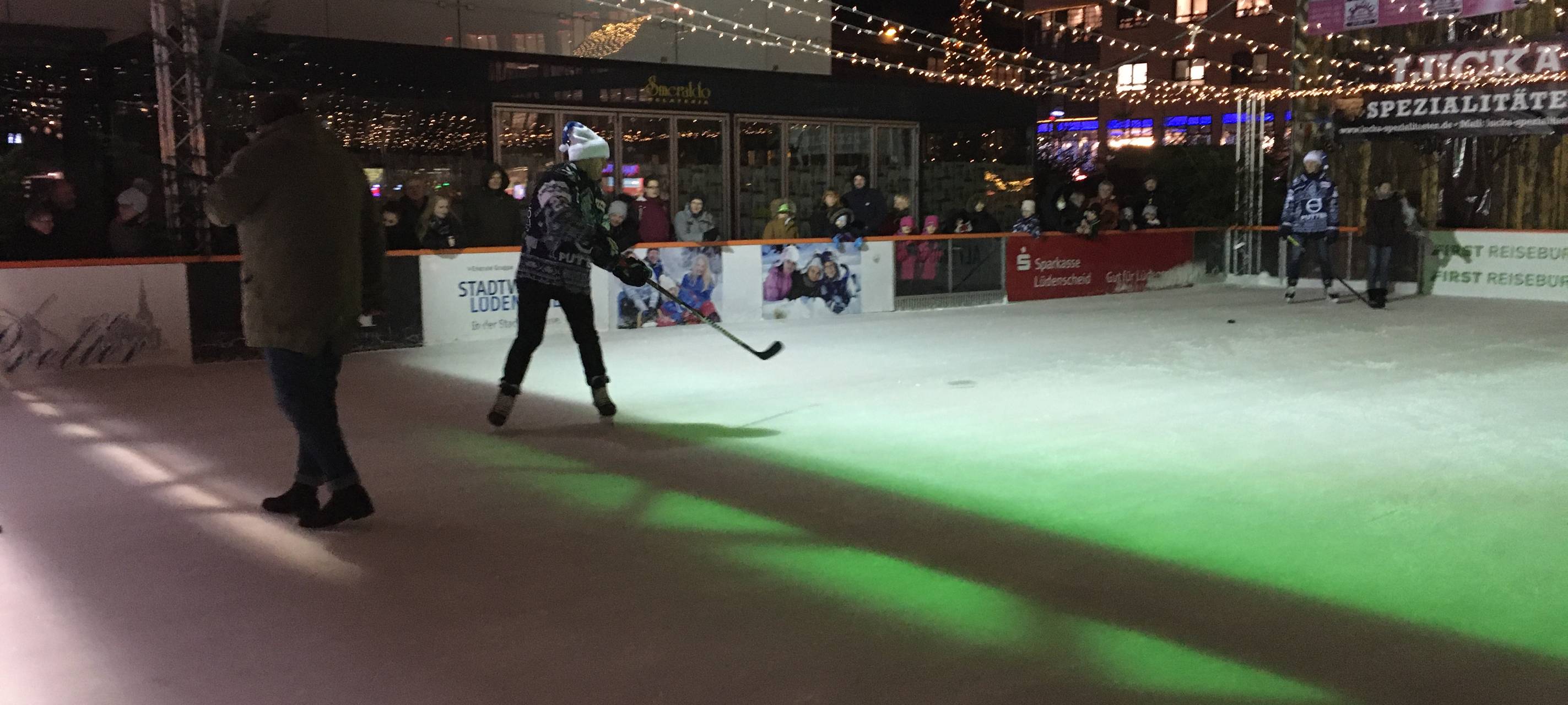 Roosters on Ice in Lüdenscheid