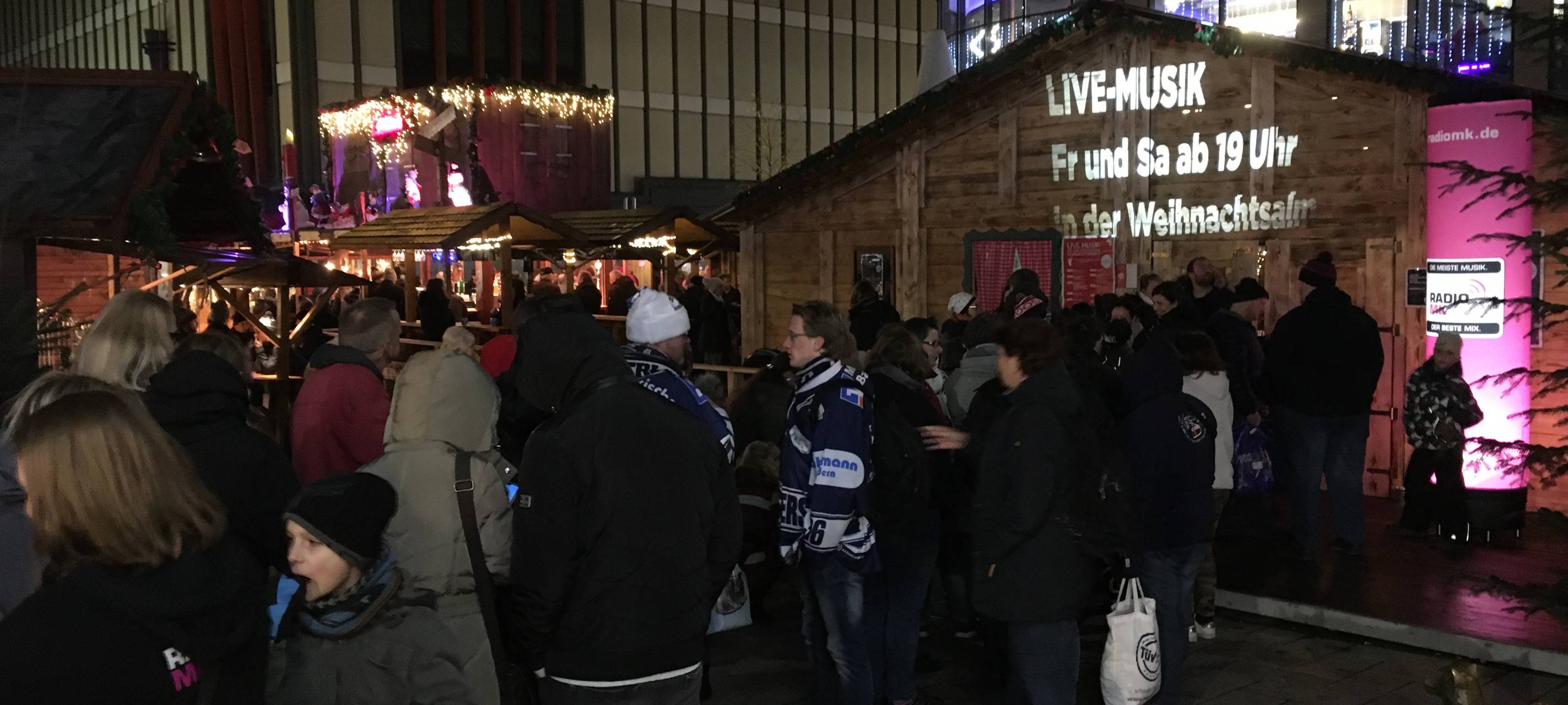 Roosters on Ice in Lüdenscheid