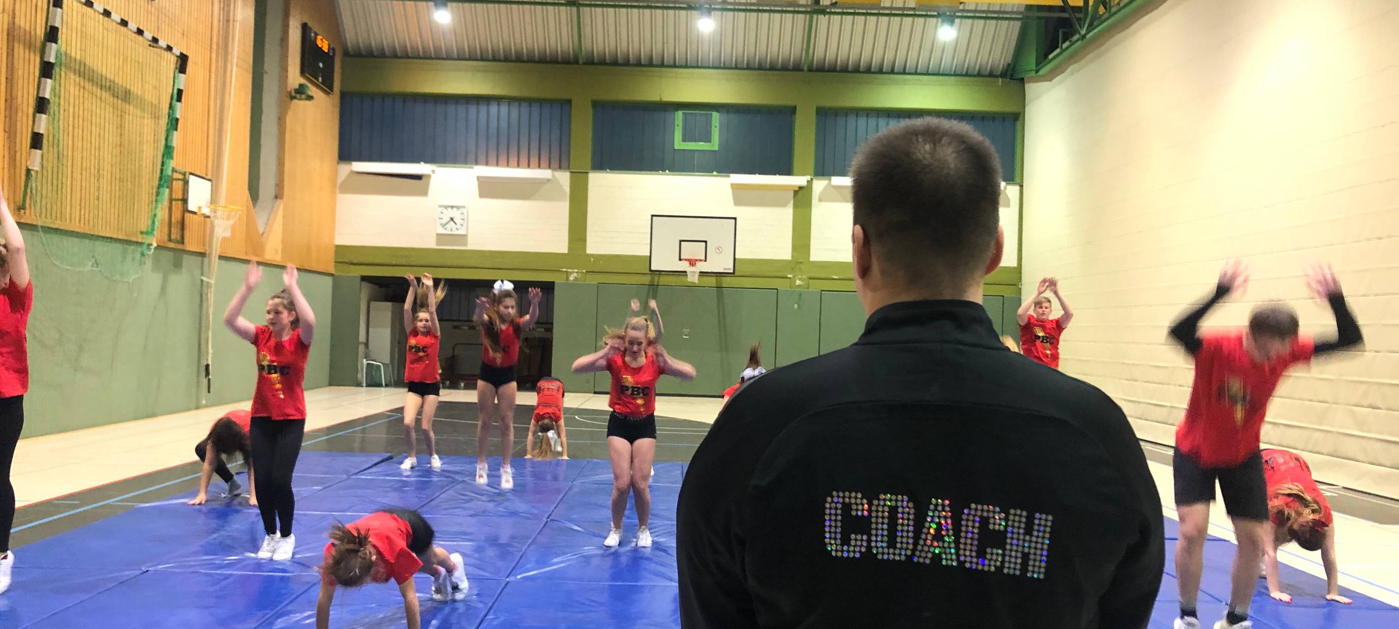 Stunts und Saltos bei den Iserlohner "PowerBolts Cheerleading"