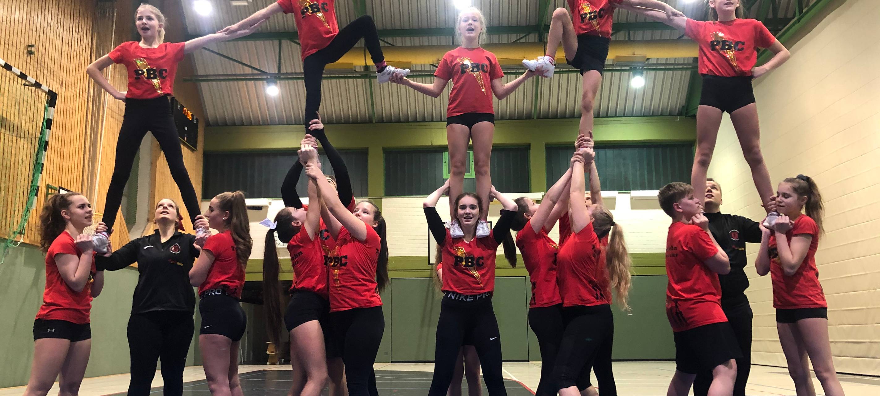 Stunts und Saltos bei den Iserlohner "PowerBolts Cheerleading"