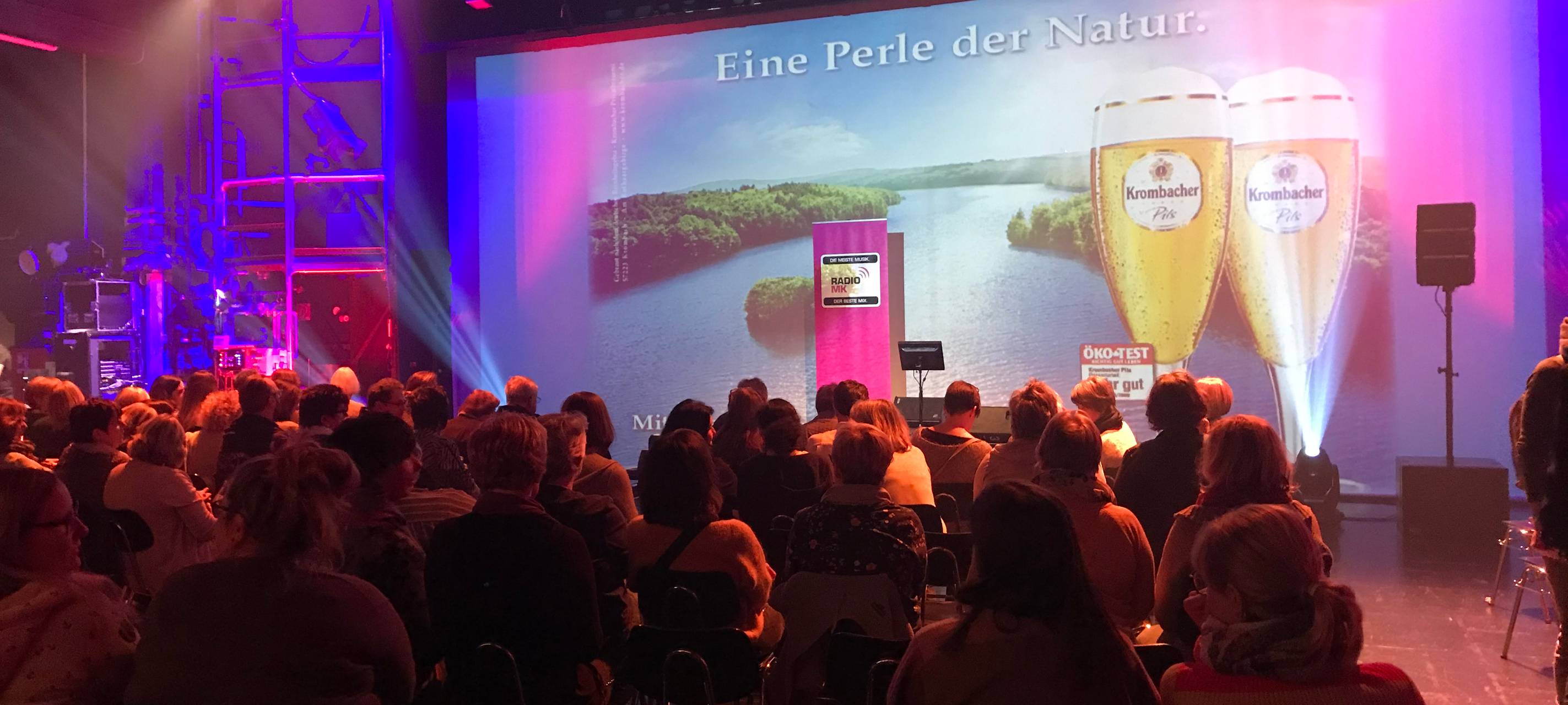 Volles Haus beim MitSingDing mit Lucia Carogioiello in Iserlohn