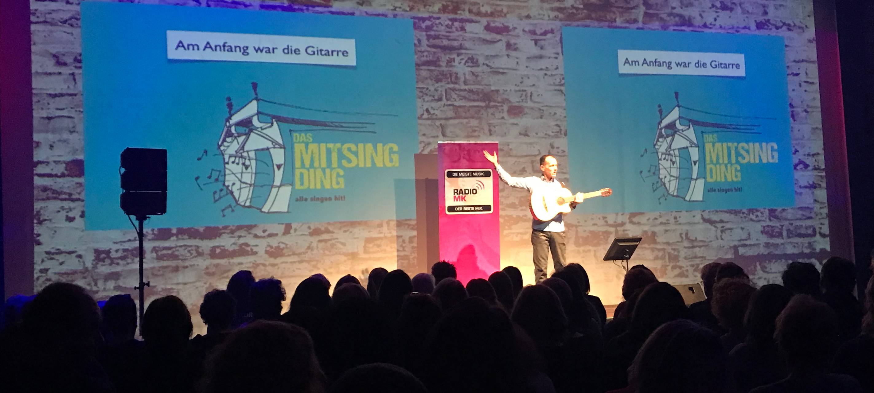 Volles Haus beim MitSingDing mit Lucia Carogioiello in Iserlohn