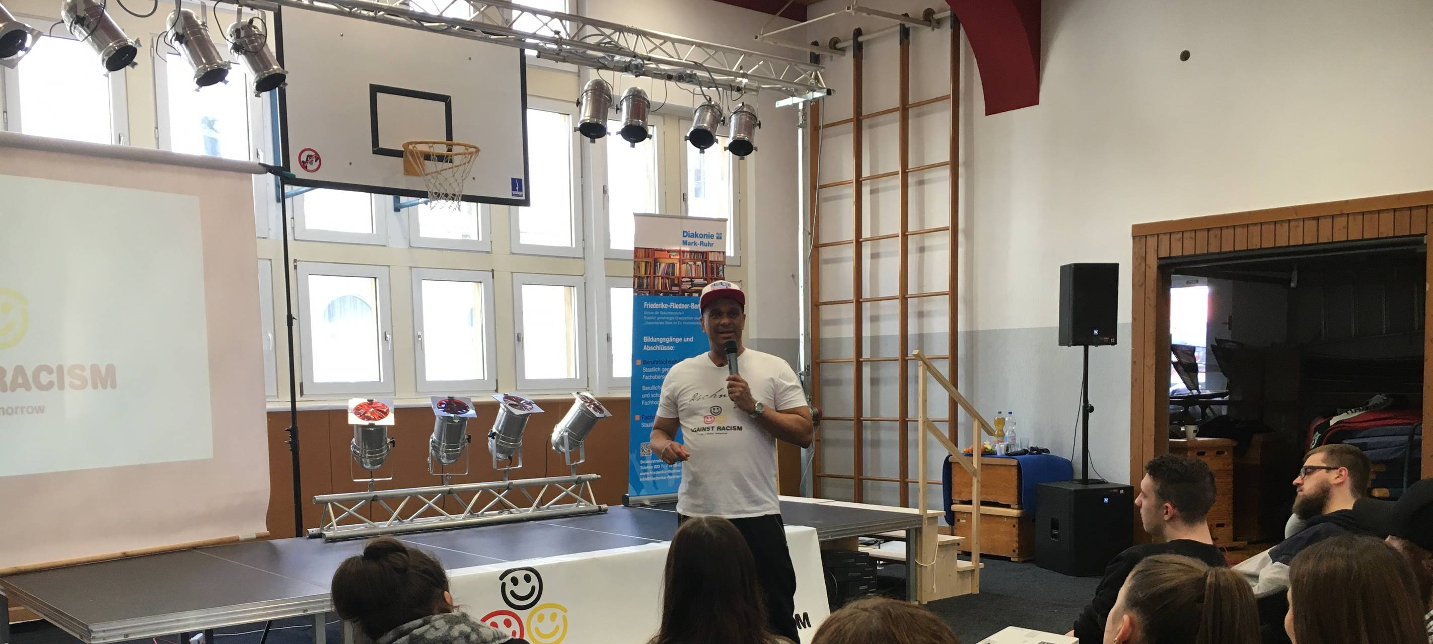 Rapper betreut Anti-Rassismus-Projekt