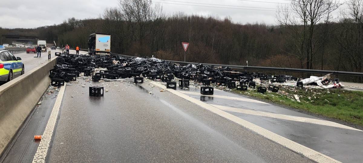 Bierkästen sorgen für Staus auf Autobahn