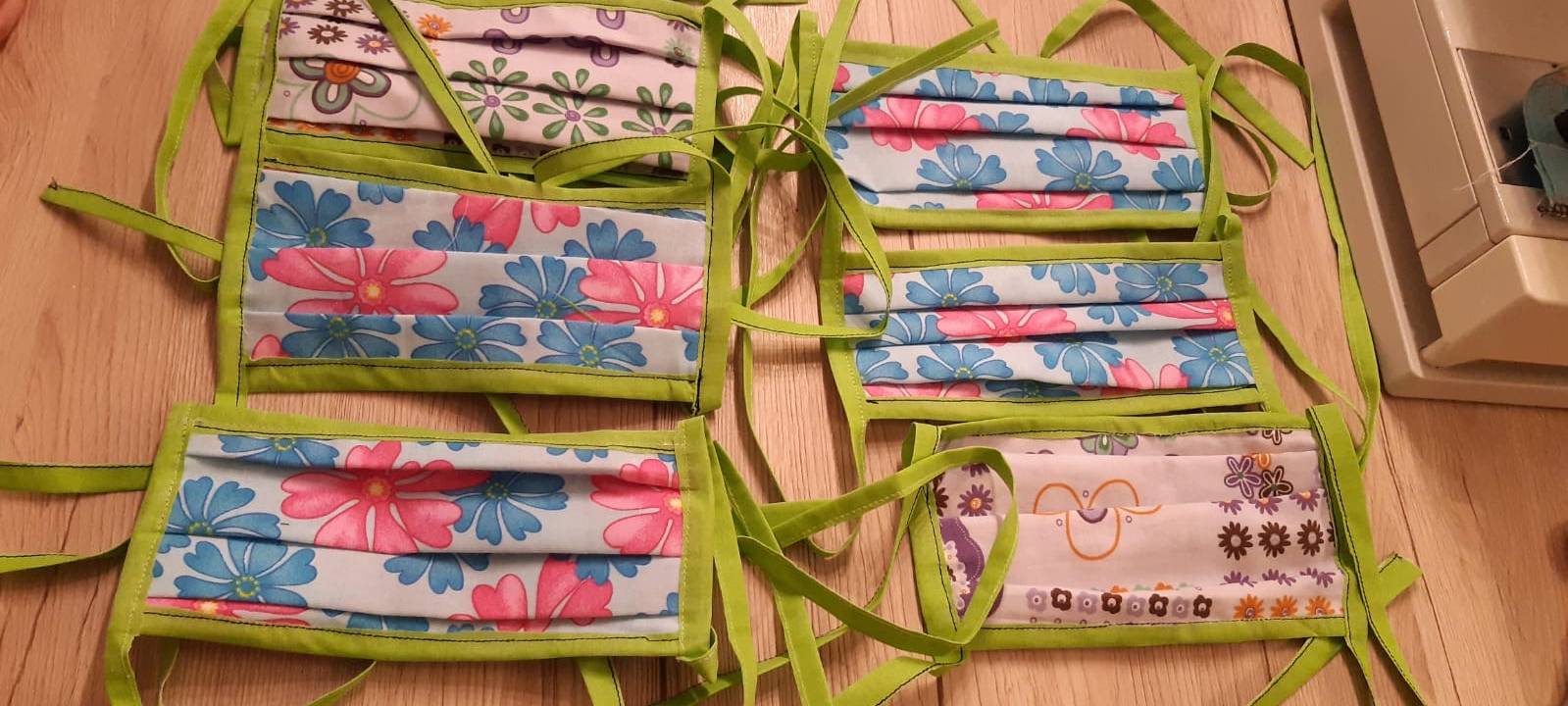 Schutzmasken made in Wohnzimmer!