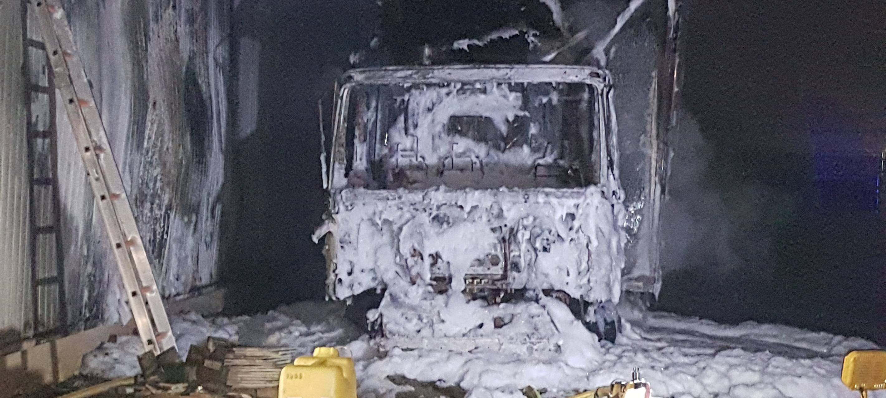 LKW brennt komplett aus in Hemer