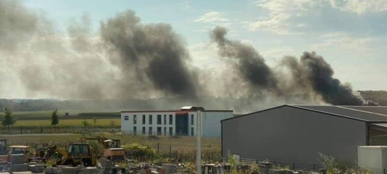 Menden: Brand einer Industriehalle