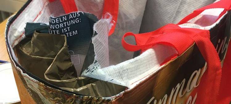 Dieb mit selbstgebastelter Klau-Tasche!